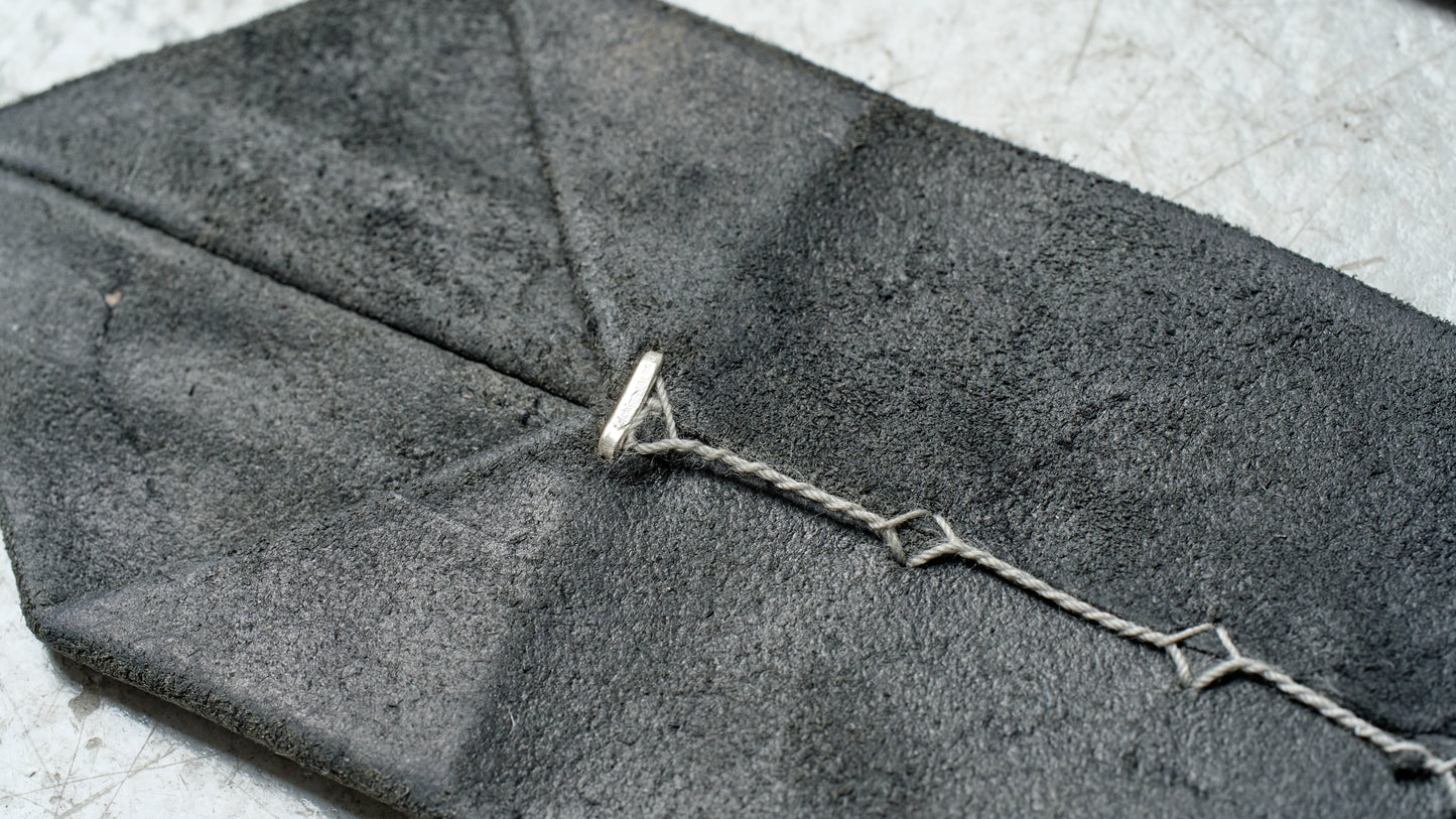 <span>25.2</span><span>"BASIC"</span>TIE<br>HORSE FULL GRAIN<br>BLACK REVERSE