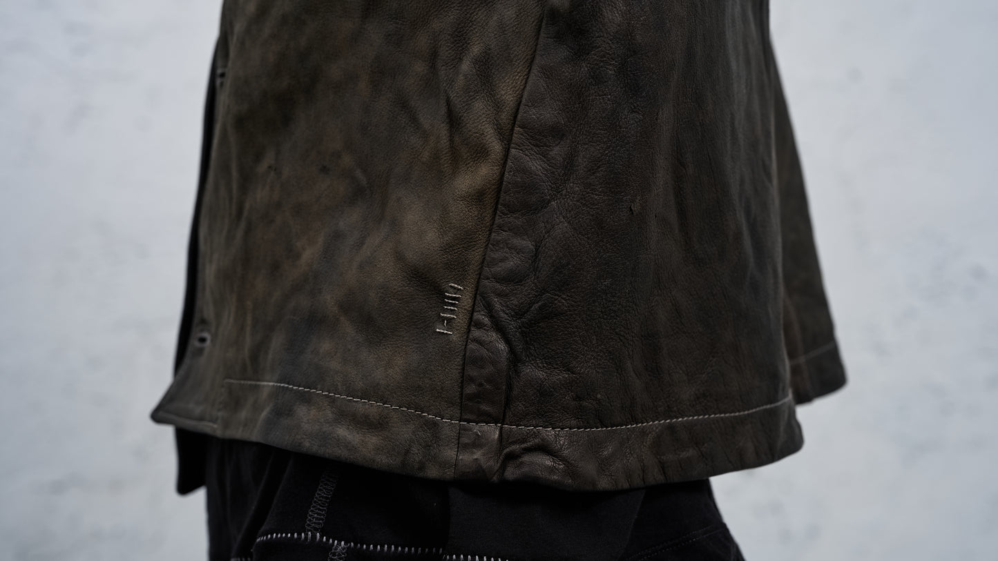 <span>27.1</span><span>"DISPLACEMENT"</span>ARMHOLELESS JACKET <br>DEER FULL GRAIN<br>COL.26