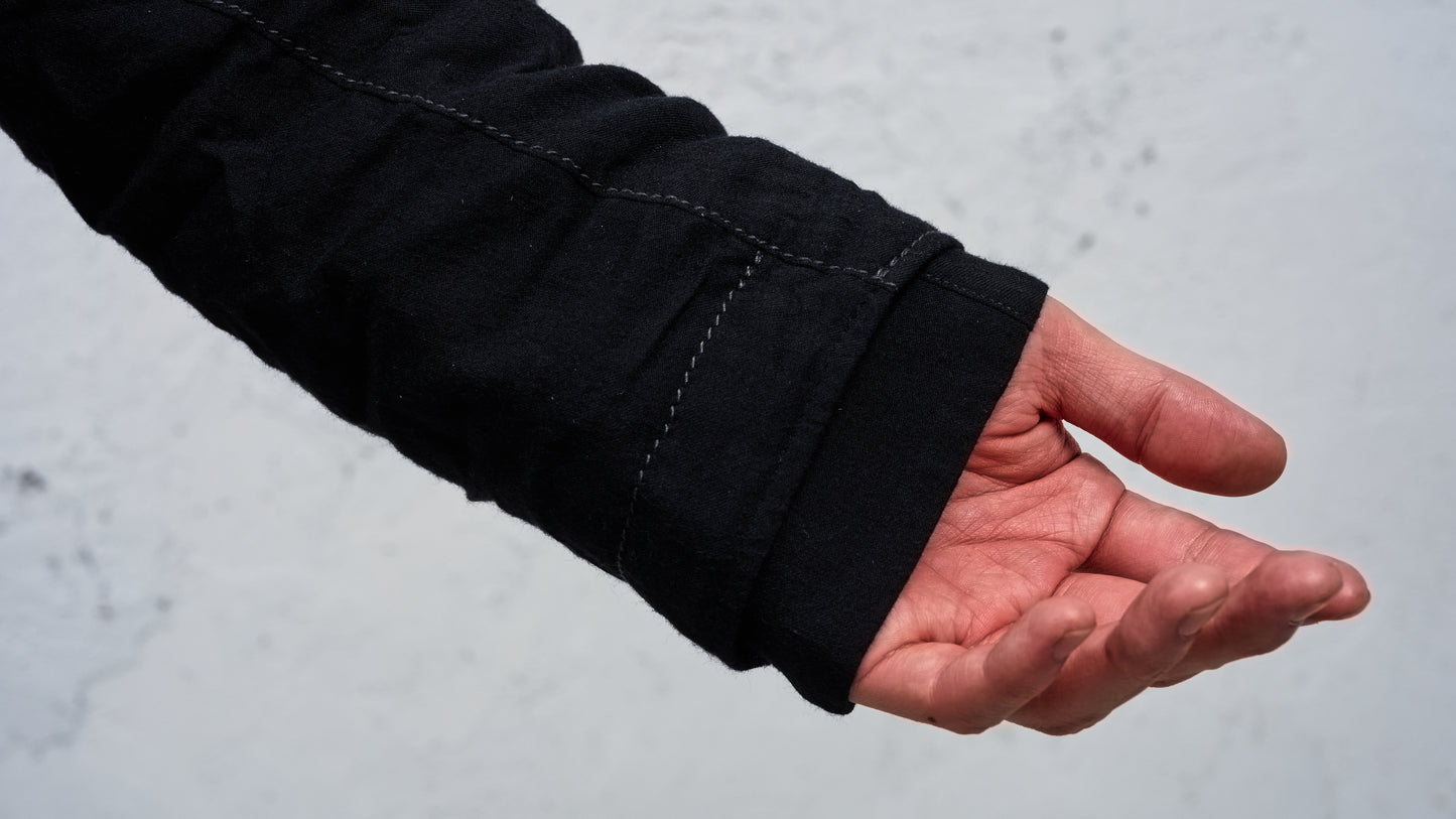 <span>27.1</span><span>"DISPLACEMENT"</span>ARMHOLELESS JACKET <br>SUPER 140' VERGIN WOOL<br>BLACK