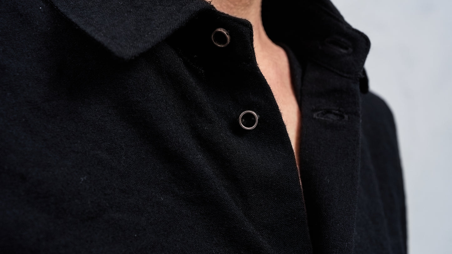 <span>27.1</span><span>"DISPLACEMENT"</span>INSIDE SHIRT<br>SUPER 140' VERGIN WOOL<br>BLACK