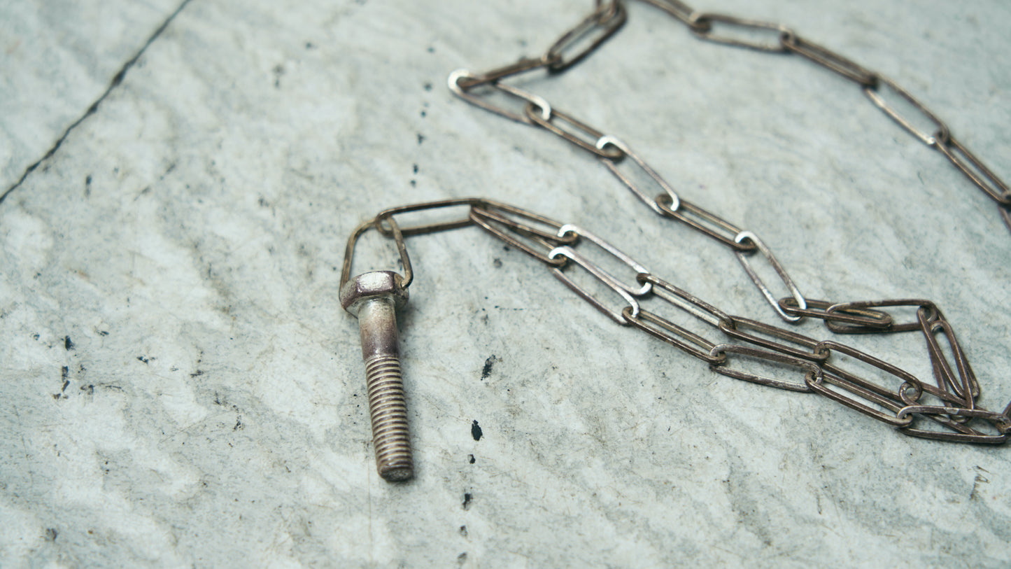 <span>24.1 </span>BOLT NECKLACE