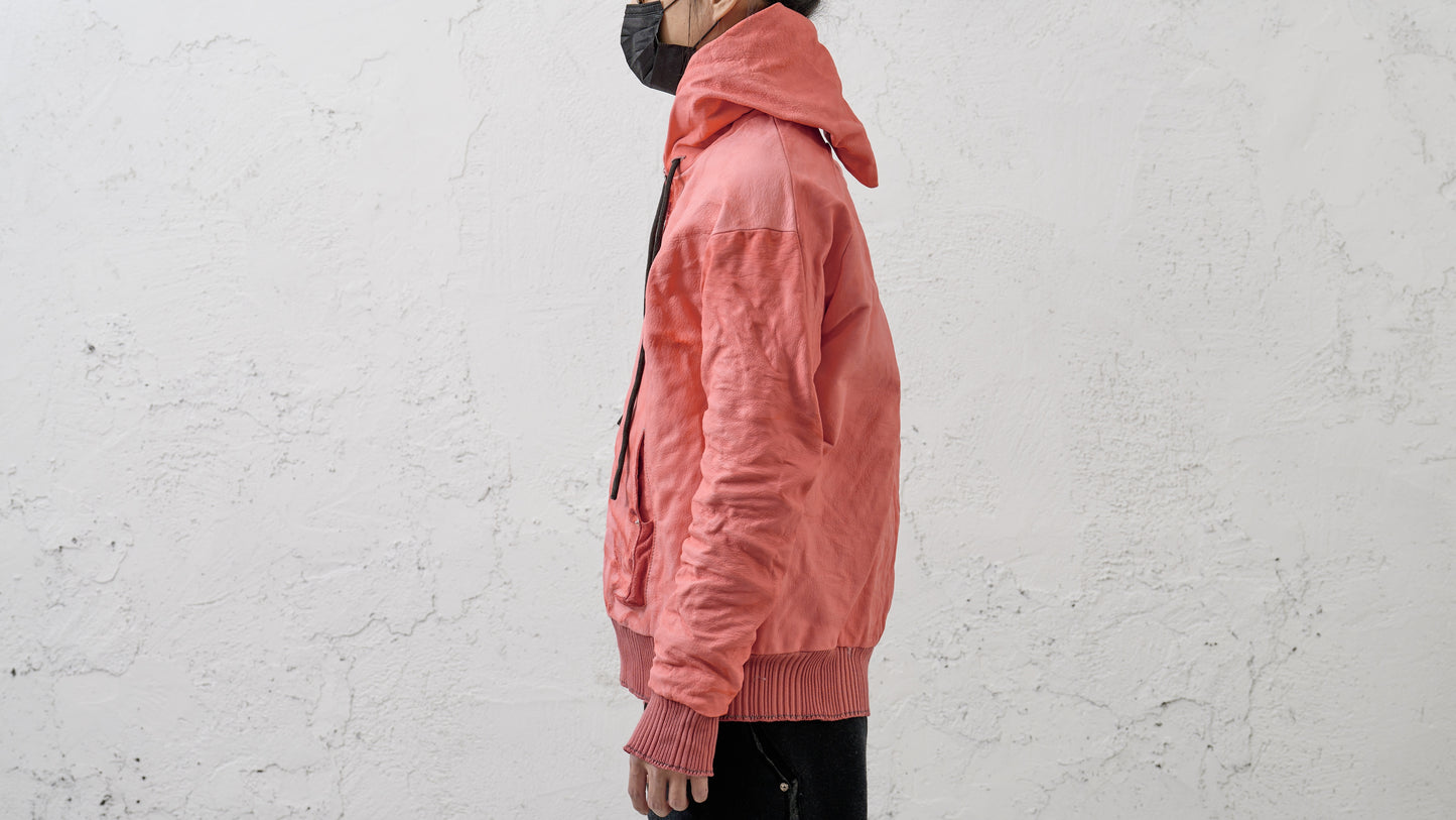 <span>25.2</span><span>"DISPLACEMENT"</span>SWEAT PARKA HOODED ZIPPED CO LINING<br>BISON FULL GRAIN<br>PINK