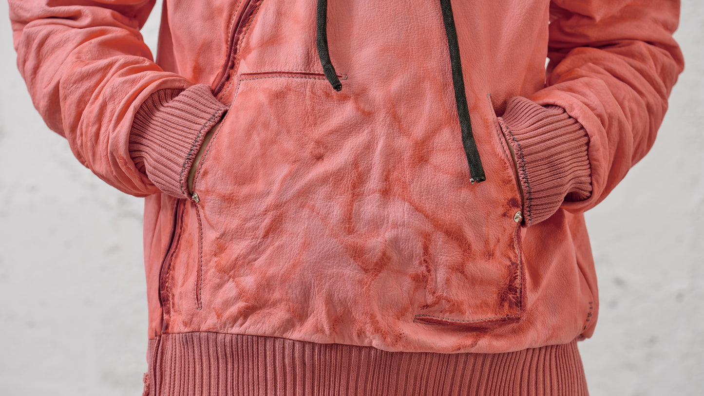 <span>25.2</span><span>"DISPLACEMENT"</span>SWEAT PARKA HOODED ZIPPED CO LINING<br>BISON FULL GRAIN<br>PINK