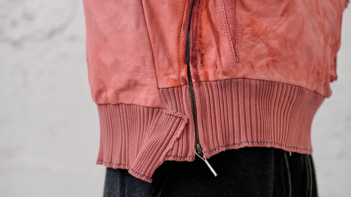 <span>25.2</span><span>"DISPLACEMENT"</span>SWEAT PARKA HOODED ZIPPED CO LINING<br>BISON FULL GRAIN<br>PINK