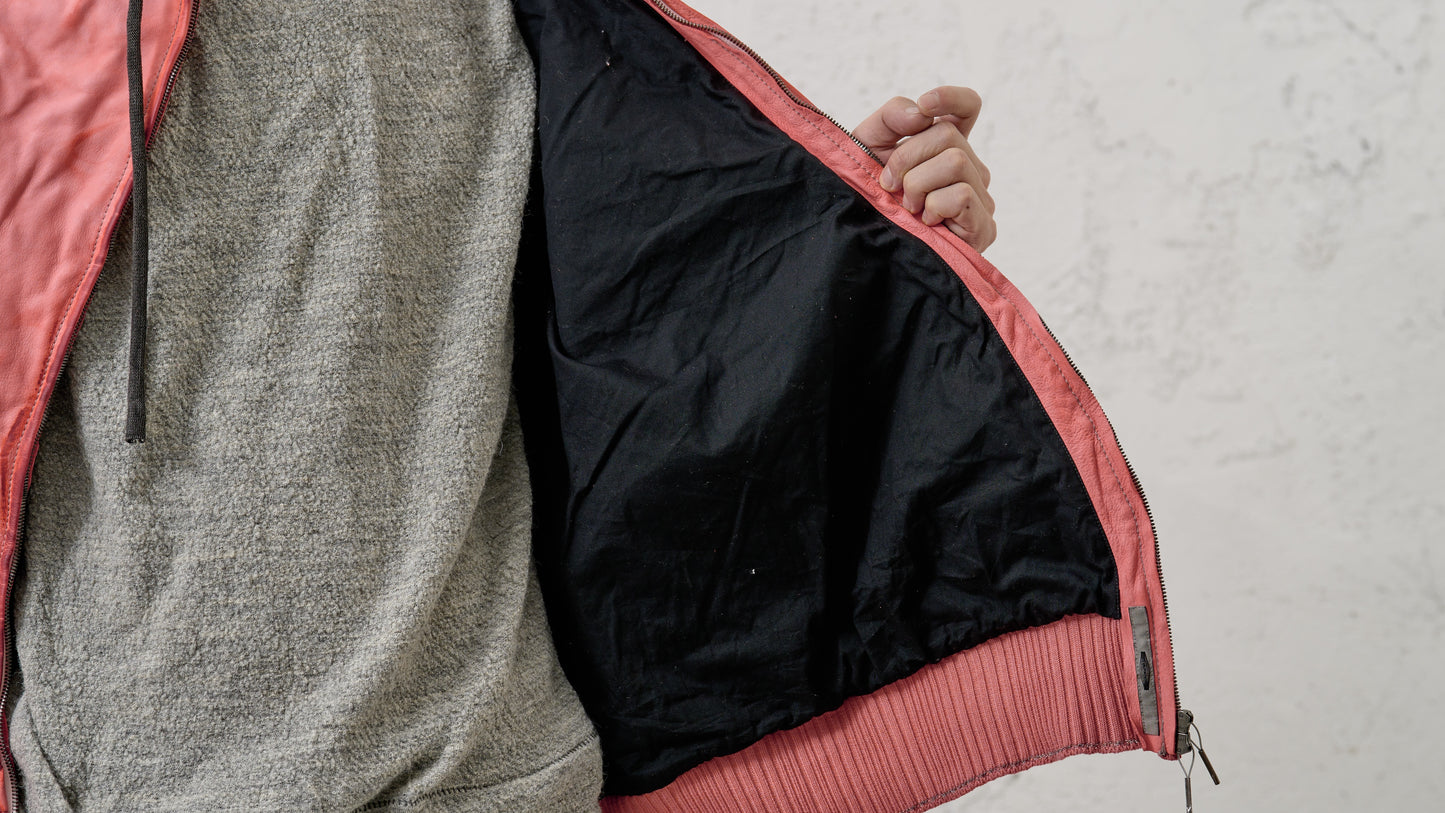 <span>25.2</span><span>"DISPLACEMENT"</span>SWEAT PARKA HOODED ZIPPED CO LINING<br>BISON FULL GRAIN<br>PINK