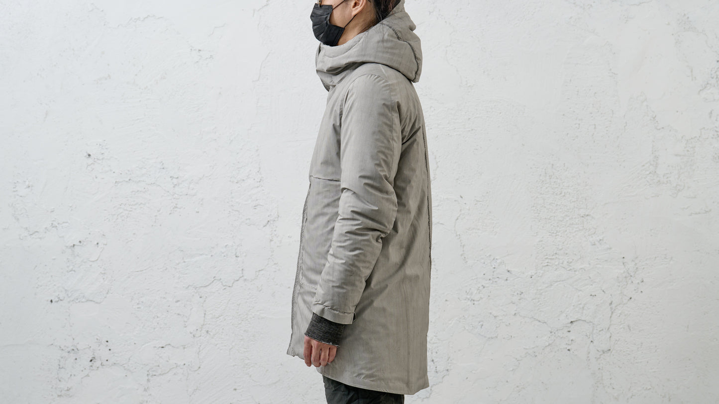 <span>25.2</span><span>"BASIC"</span>MOUNTAIN PARKA SEMILONG ORIGAMI SLEEVE PRIMALOFT<br>ULTRA LIGHT 3 LAYER NYLON<br>DUSTY WHITE