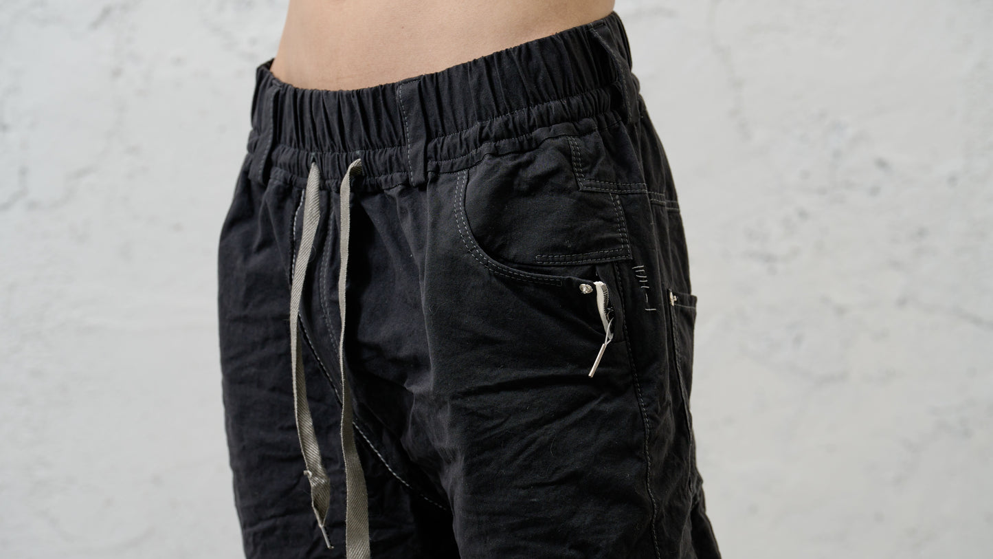 <span>25.2</span><span>"DISPLACEMENT"</span>JEANS CARGO L/C TRS<br>ZIMBABWE COTTON HEAVY<br>BLACK