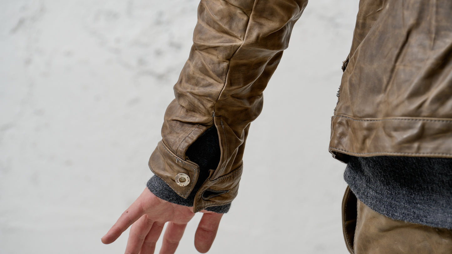 <span>25.2</span><span>"DISPLACEMENT"</span>JEAN JACKET<br>HORSE FULL GRAIN<br>BEIGE BROWN 65