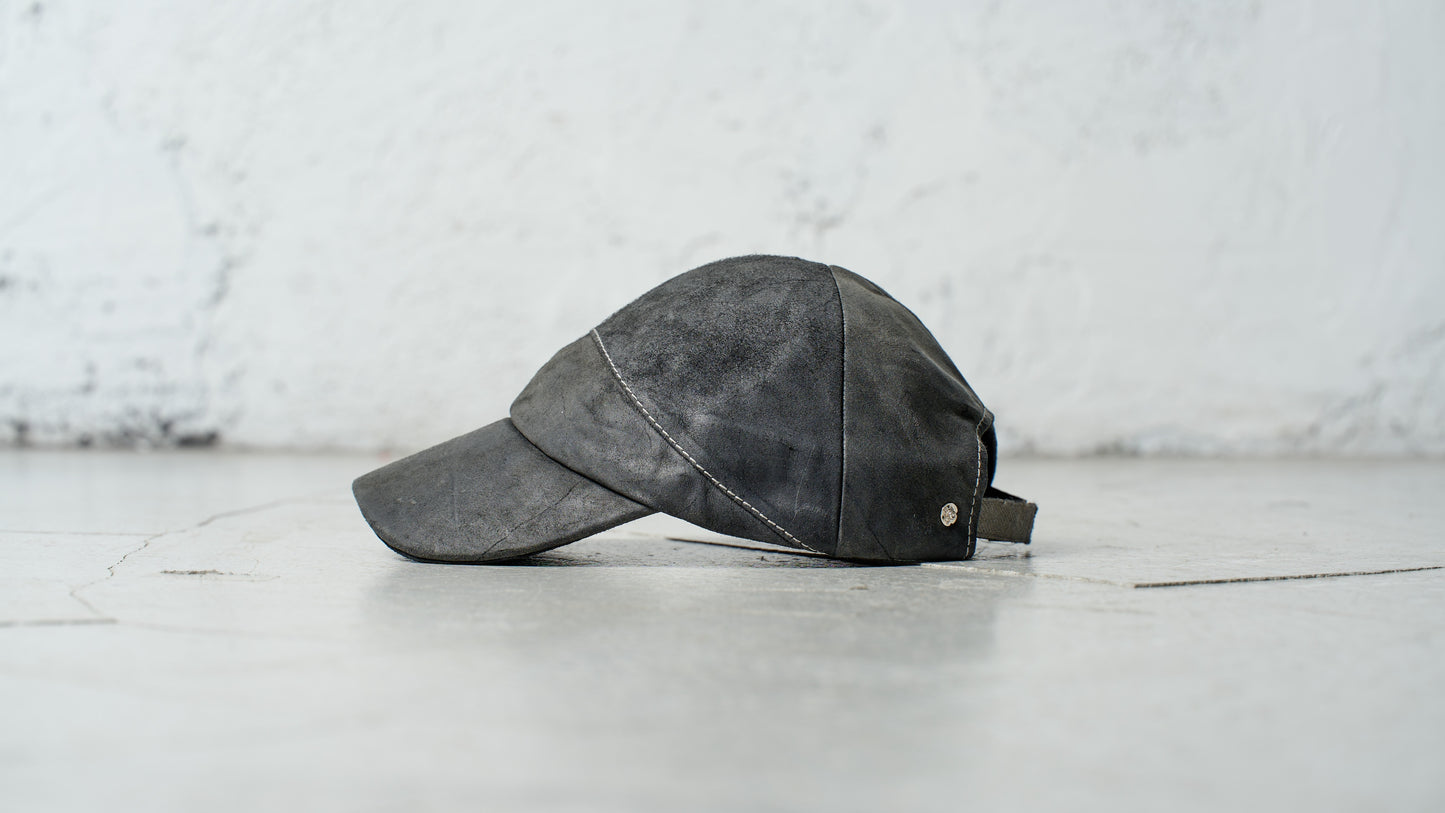 <span>25.2</span><span>"DISPLACEMENT"</span>BASEBALL CAP<br>HORSE FULL GRAIN REVERSE<br>BLACK REVERSE