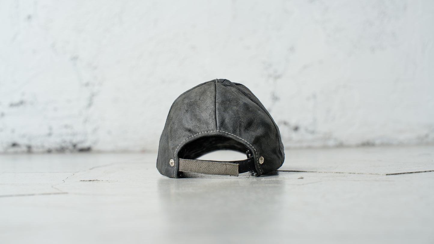 <span>25.2</span><span>"DISPLACEMENT"</span>BASEBALL CAP<br>HORSE FULL GRAIN REVERSE<br>BLACK REVERSE