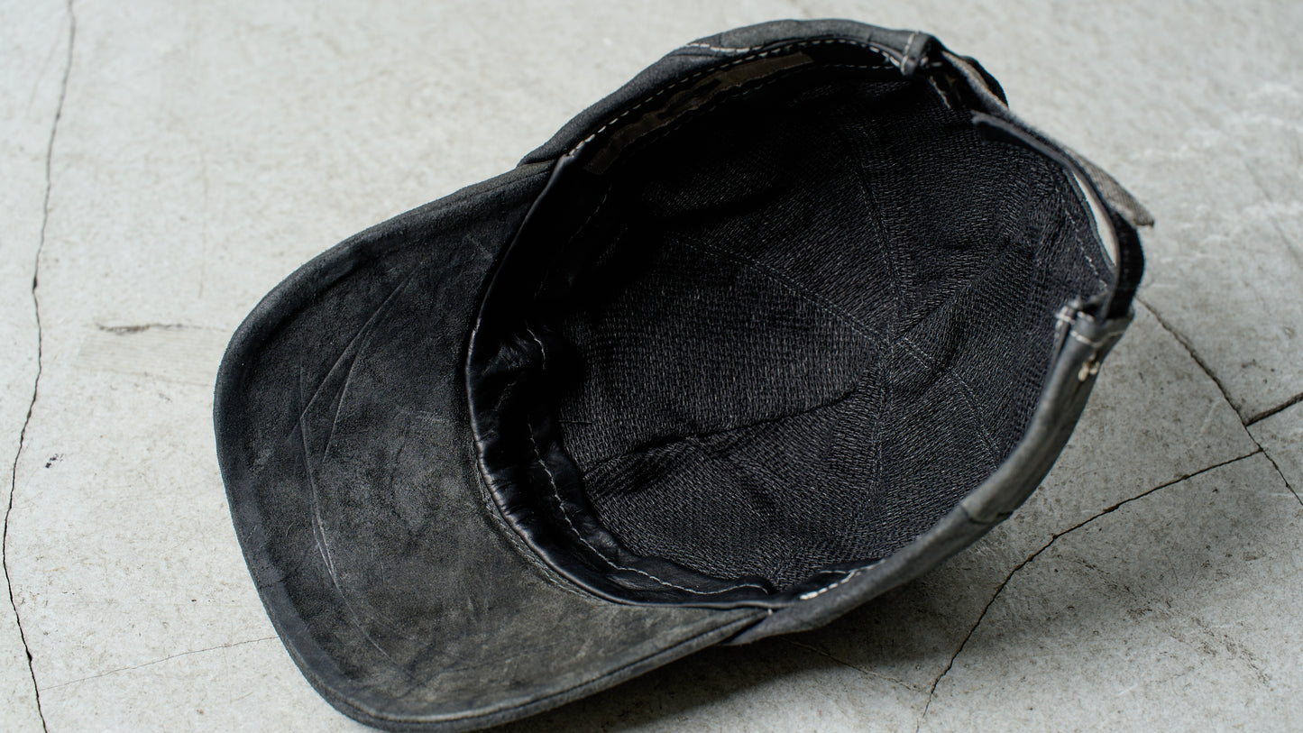 <span>25.2</span><span>"DISPLACEMENT"</span>BASEBALL CAP<br>HORSE FULL GRAIN REVERSE<br>BLACK REVERSE