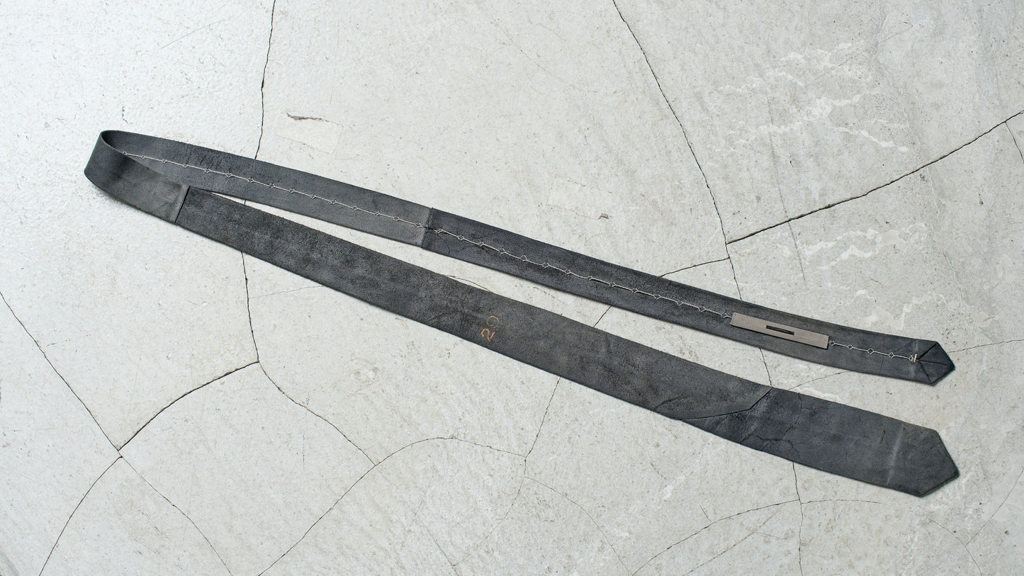 <span>25.2</span><span>"BASIC"</span>TIE<br>HORSE FULL GRAIN<br>BLACK REVERSE