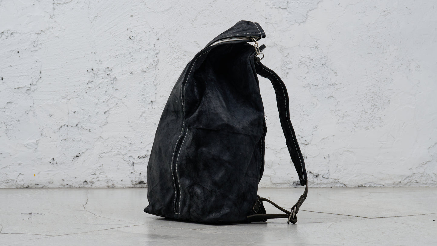 <span>26.2</span><span>"BASIC"</span>BACKPACK 22.5L<br>HORSE FULL GRAIN<br>BLACK REVERSE
