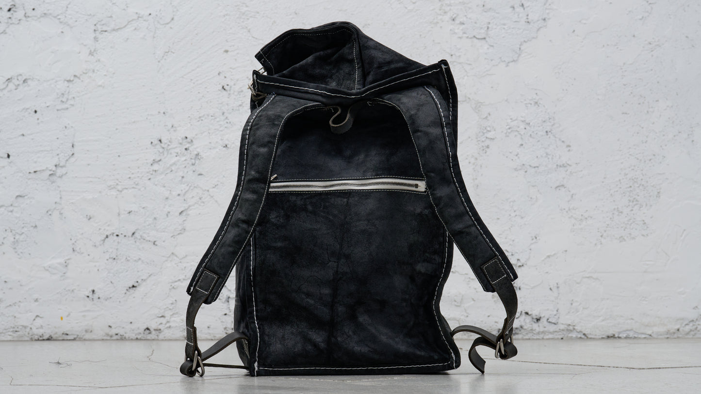 <span>26.2</span><span>"BASIC"</span>BACKPACK 22.5L<br>HORSE FULL GRAIN<br>BLACK REVERSE