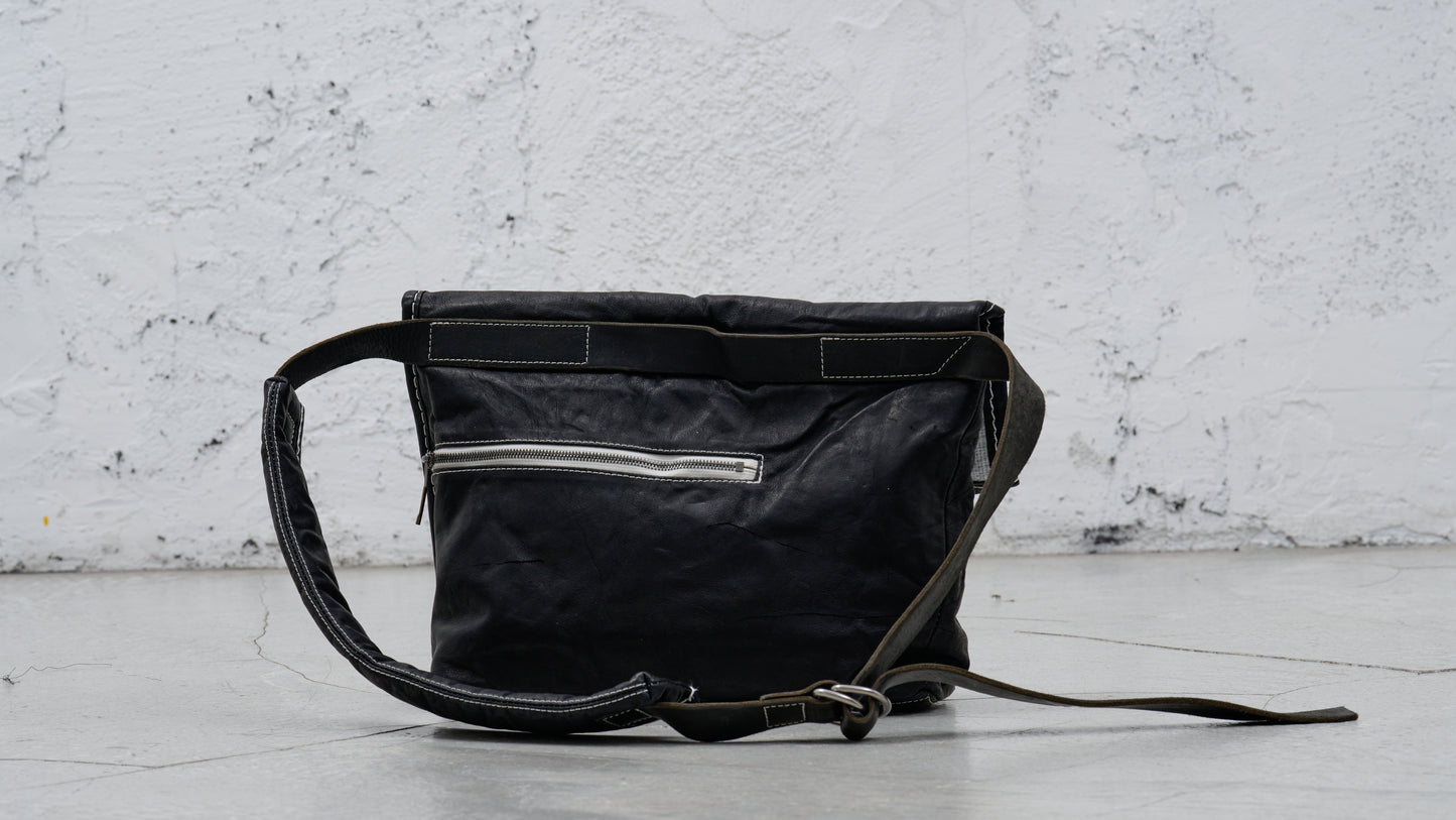 <span>26.2</span><span>"BASIC"</span>MESSENGER BAG<br>KANGAROO FULL GRAIN<br>BLACK