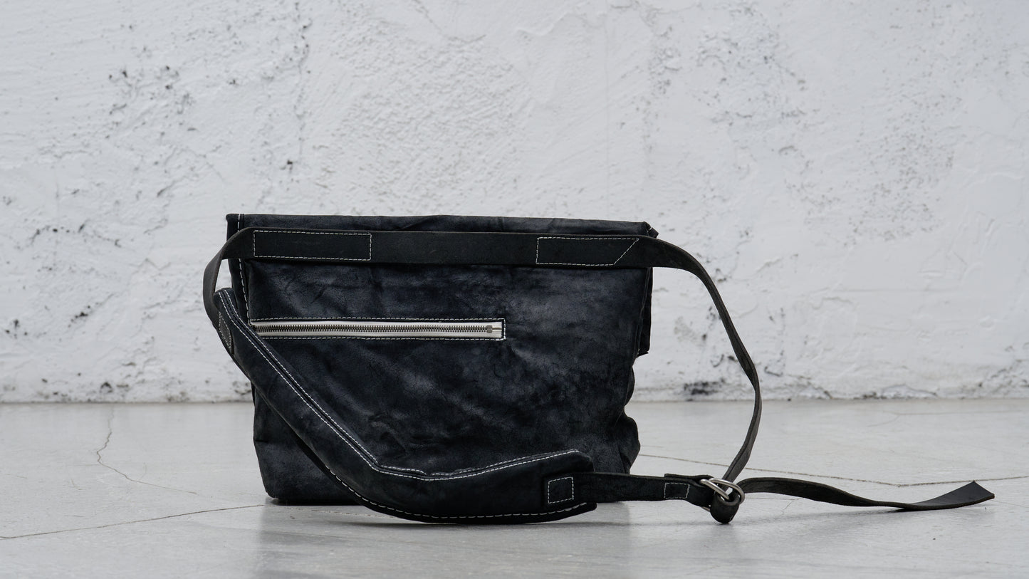 <span>26.2</span><span>"BASIC"</span>MESSENGER BAG<br>HORSE FULL GRAIN<br>BLACK REVERSE