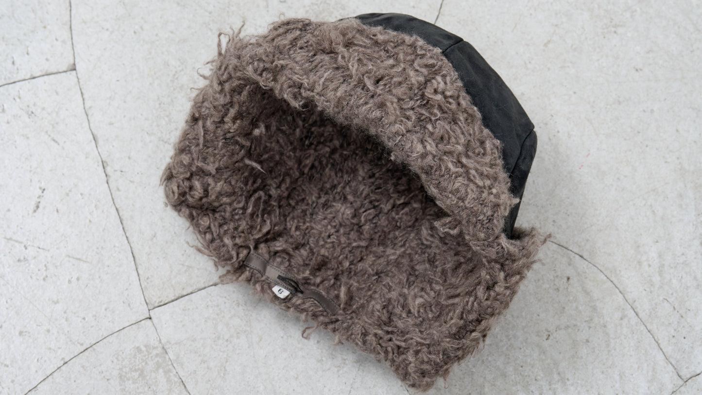 <span>26.2</span><span>"DISPLACEMENT"</span>PILOT CAP<br>HORSE FULL GRAIN<br>BLACK REVERSE