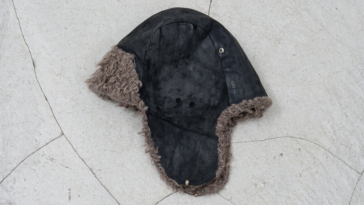 <span>26.2</span><span>"DISPLACEMENT"</span>PILOT CAP<br>HORSE FULL GRAIN<br>BLACK REVERSE
