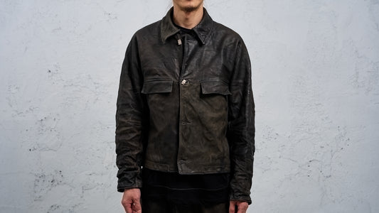 <span>27.1</span><span>"DISPLACEMENT"</span>ARMHOLELESS  JACKET <br>DEER FULL GRAIN<br>COL.26