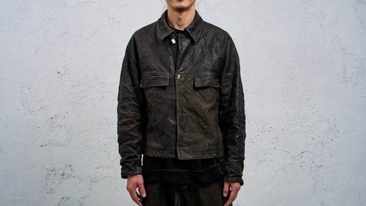 <span>27.1</span><span>"DISPLACEMENT"</span>ARMHOLELESS  JACKET <br>DEER FULL GRAIN<br>COL.26