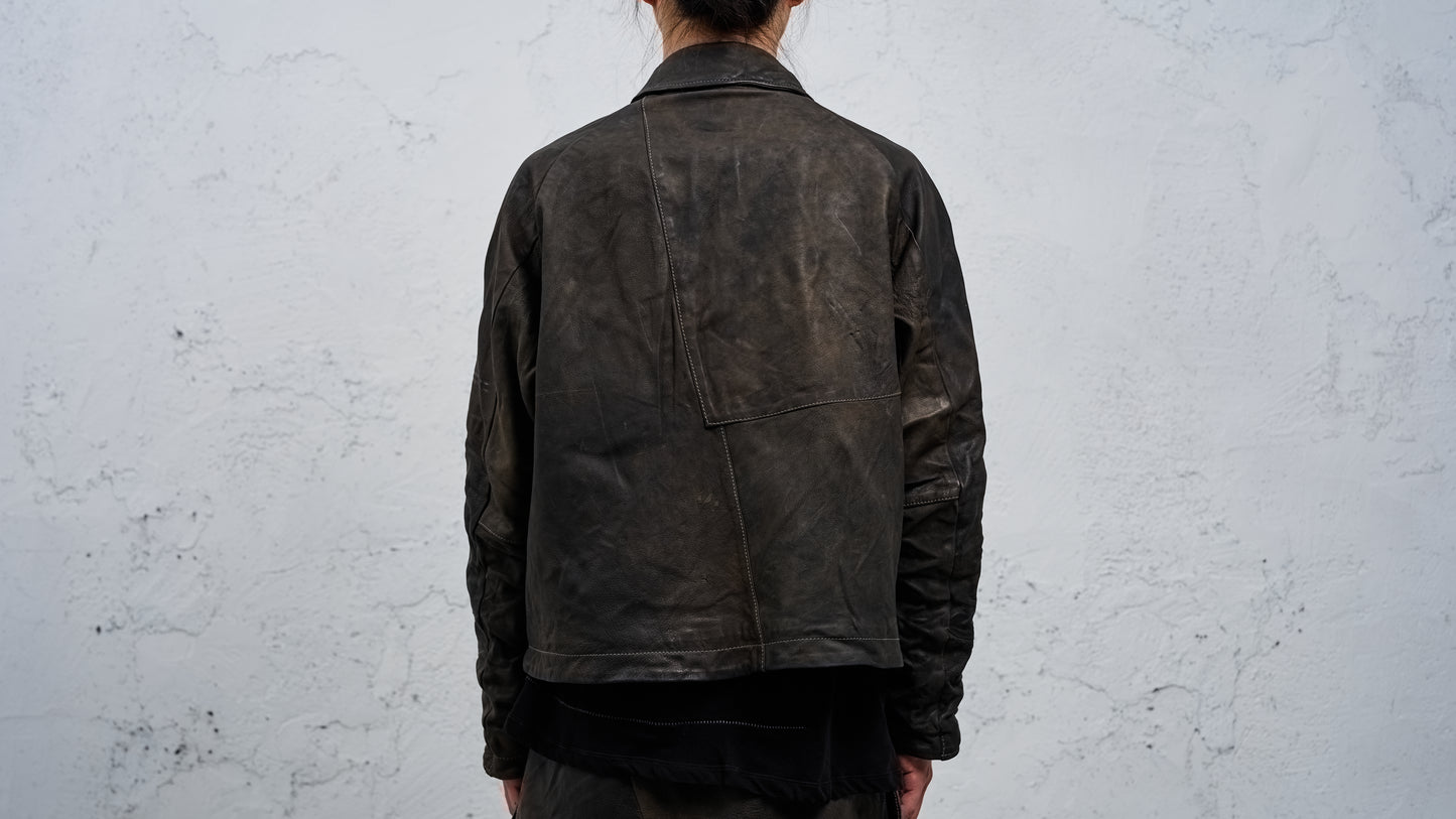 <span>27.1</span><span>"DISPLACEMENT"</span>ARMHOLELESS  JACKET <br>DEER FULL GRAIN<br>COL.26