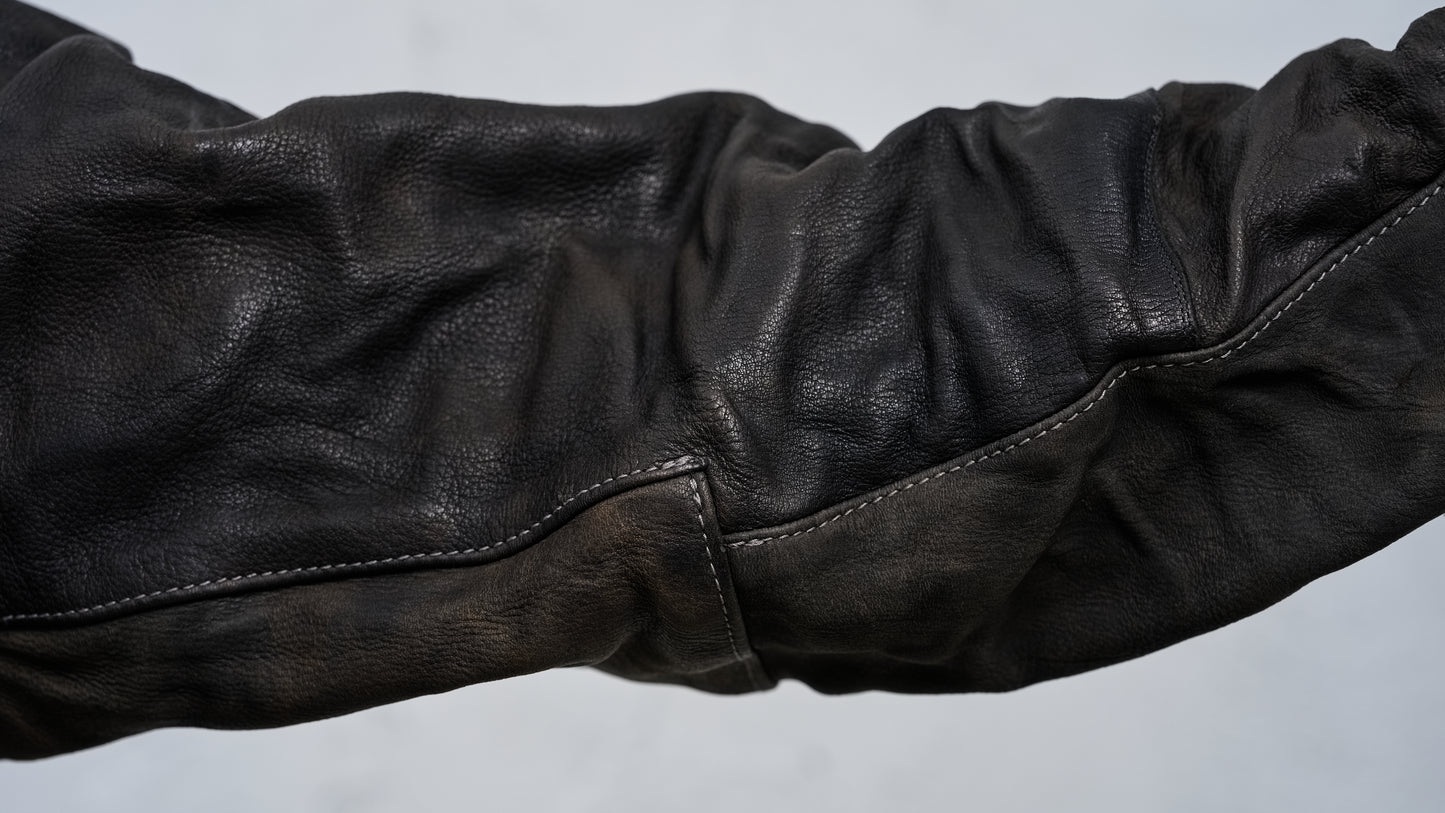 <span>27.1</span><span>"DISPLACEMENT"</span>ARMHOLELESS  JACKET <br>DEER FULL GRAIN<br>COL.26