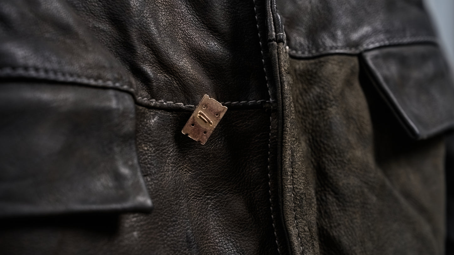 <span>27.1</span><span>"DISPLACEMENT"</span>ARMHOLELESS  JACKET <br>DEER FULL GRAIN<br>COL.26