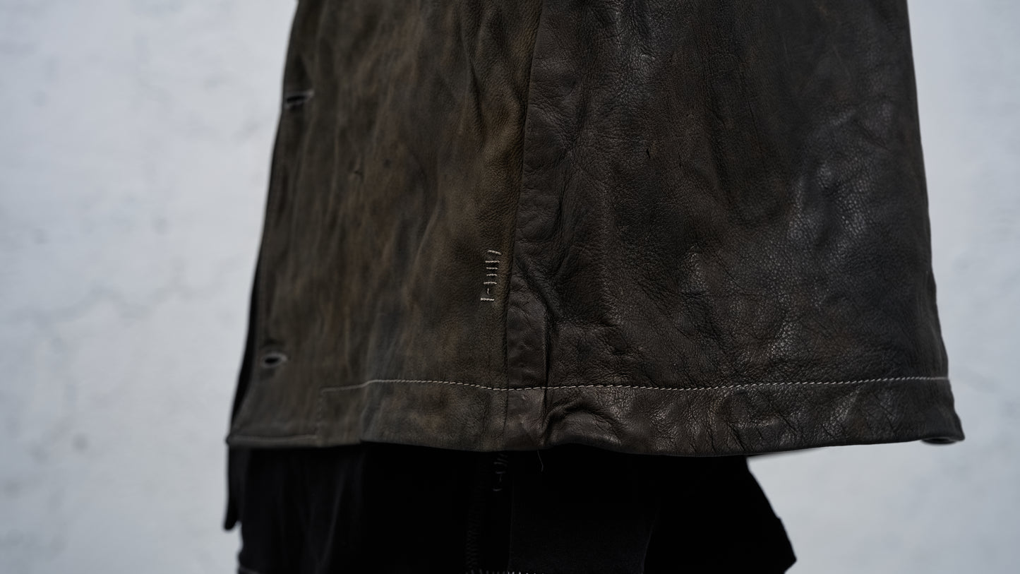 <span>27.1</span><span>"DISPLACEMENT"</span>ARMHOLELESS  JACKET <br>DEER FULL GRAIN<br>COL.26