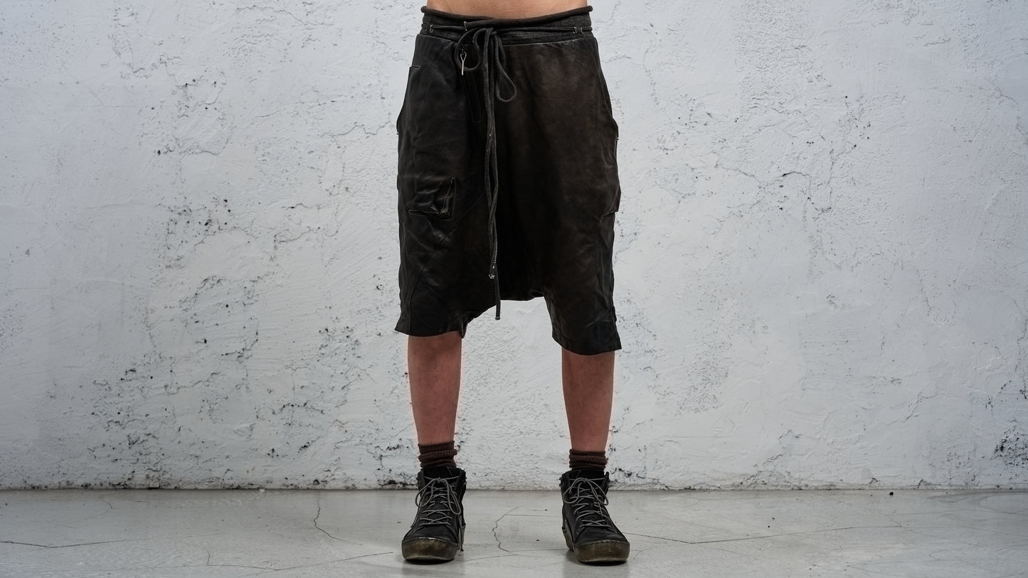 <span>27.1</span><span>"DISPLACEMENT"</span>SWEAT PANTS DROPCLOTCHED SHORT W/Z COTTON LINING<br>DEER FULL GRAIN 0.8<br>COL.26
