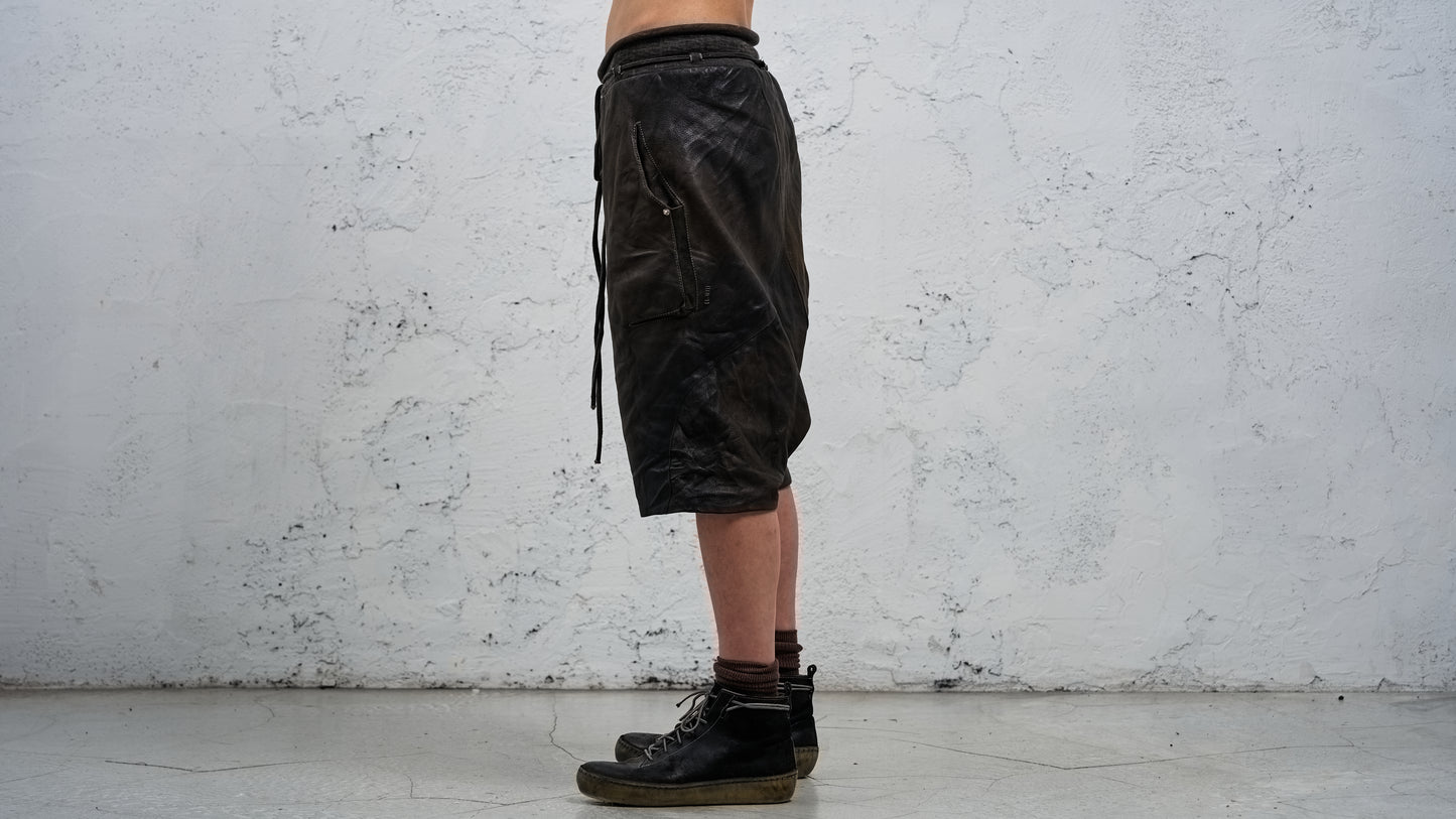 <span>27.1</span><span>"DISPLACEMENT"</span>SWEAT PANTS DROPCLOTCHED SHORT W/Z COTTON LINING<br>DEER FULL GRAIN 0.8<br>COL.26