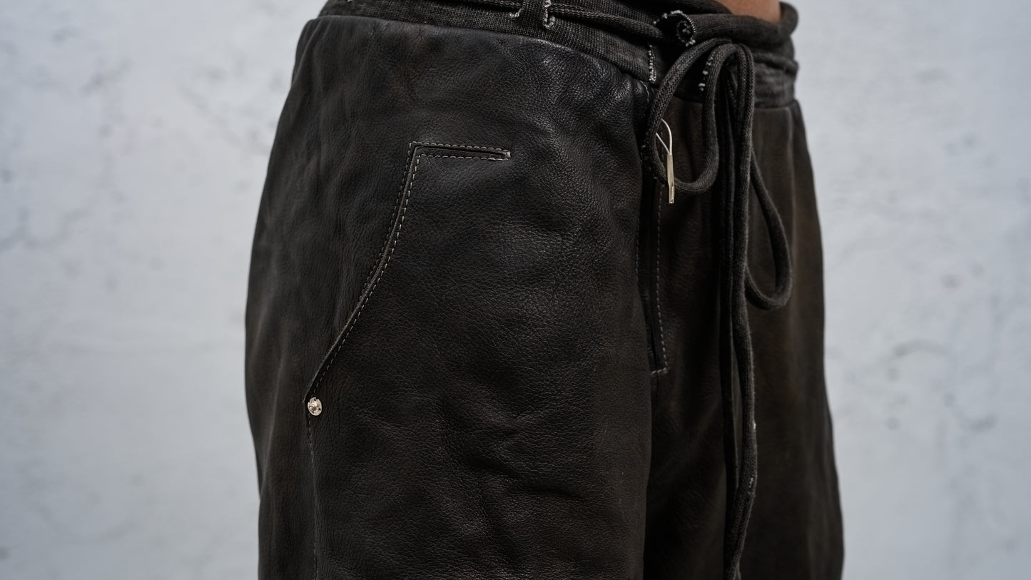 <span>27.1</span><span>"DISPLACEMENT"</span>SWEAT PANTS DROPCLOTCHED SHORT W/Z COTTON LINING<br>DEER FULL GRAIN 0.8<br>COL.26