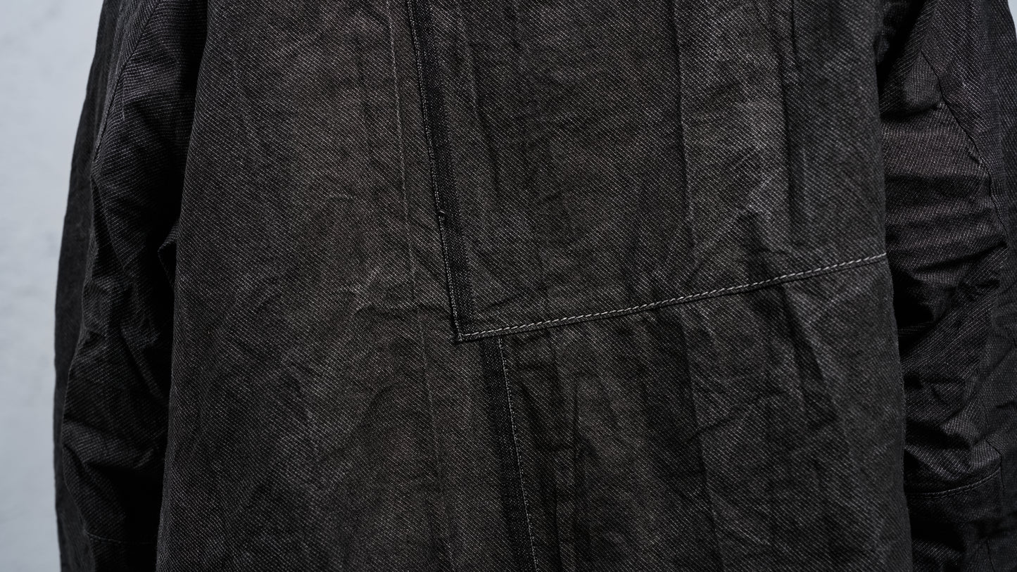 <span>27.1</span><span>"DISPLACEMENT"</span>ARMHOLELESS  JACKET <br>DNA PAPER TWILL<br>CARBON