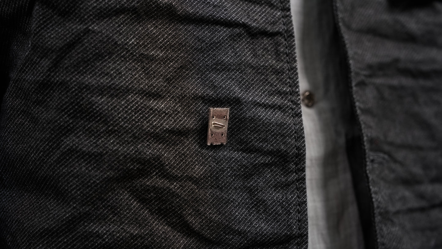<span>27.1</span><span>"DISPLACEMENT"</span>ARMHOLELESS  JACKET <br>DNA PAPER TWILL<br>CARBON