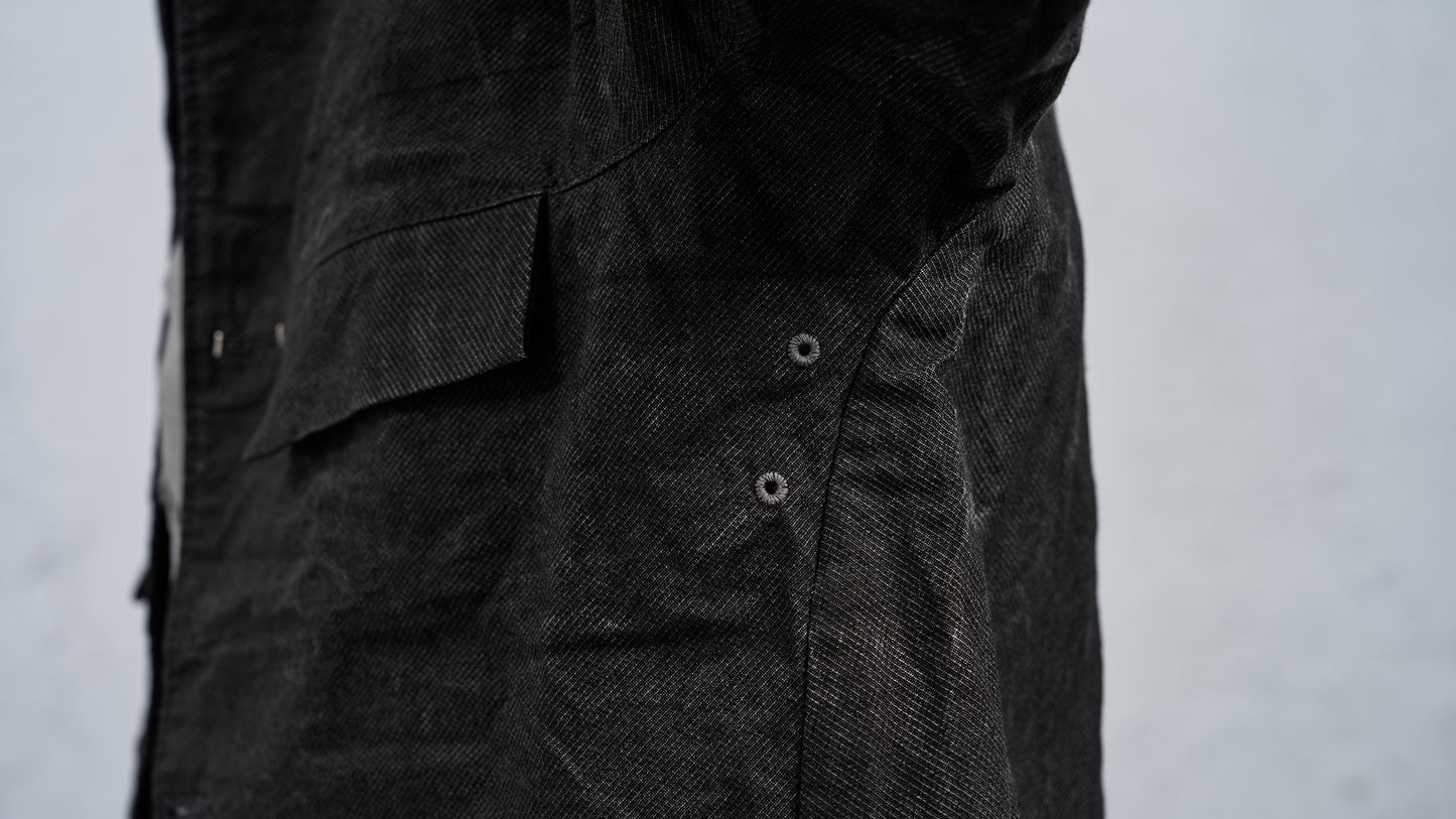 <span>27.1</span><span>"DISPLACEMENT"</span>ARMHOLELESS  JACKET <br>DNA PAPER TWILL<br>CARBON