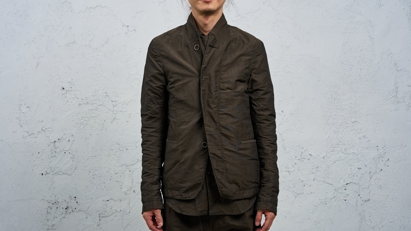<span>27.1</span><span>"DISPLACEMENT"</span>WORK BLAZER<br>DNA PAPER X NYLON EXTRA LIGHT<br>OLIVE BLACK