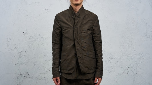 <span>27.1</span><span>"DISPLACEMENT"</span>WORK BLAZER<br>DNA PAPER X NYLON EXTRA LIGHT<br>OLIVE BLACK