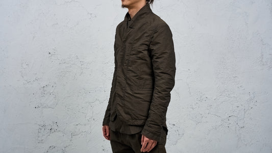 <span>27.1</span><span>"DISPLACEMENT"</span>WORK BLAZER<br>DNA PAPER X NYLON EXTRA LIGHT<br>OLIVE BLACK