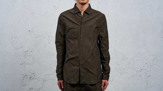 <span>27.1</span><span>"DISPLACEMENT"</span>INSIDE SHIRT<br>DNA PAPER X NYLON EXTRA LIGHT<br>OLIVE BLACK