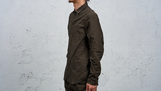 <span>27.1</span><span>"DISPLACEMENT"</span>INSIDE SHIRT<br>DNA PAPER X NYLON EXTRA LIGHT<br>OLIVE BLACK