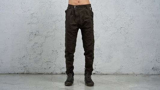 <span>27.1</span><span>"BASIC"</span>PLEATED L/C TRS<br>DNA PAPER X NYLON EXTRA LIGHT<br>OLIVE BLACK