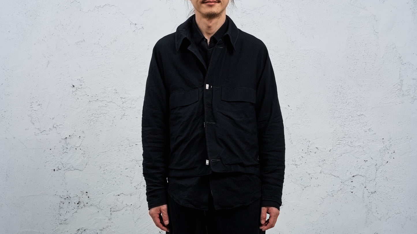 <span>27.1</span><span>"DISPLACEMENT"</span>ARMHOLELESS  JACKET <br>SUPER 140' VERGIN WOOL<br>BLACK