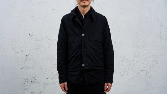 <span>27.1</span><span>"DISPLACEMENT"</span>ARMHOLELESS  JACKET <br>SUPER 140' VERGIN WOOL<br>BLACK
