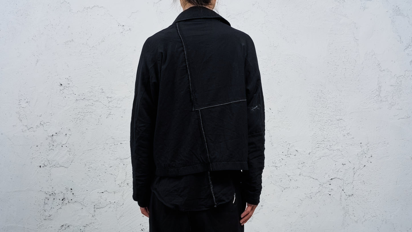 <span>27.1</span><span>"DISPLACEMENT"</span>ARMHOLELESS  JACKET <br>SUPER 140' VERGIN WOOL<br>BLACK