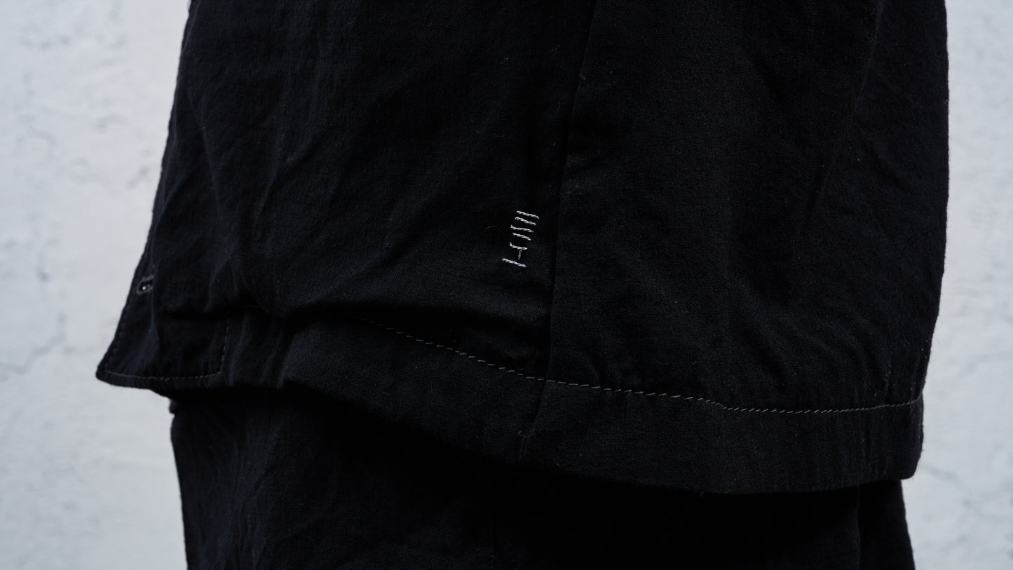 <span>27.1</span><span>"DISPLACEMENT"</span>ARMHOLELESS  JACKET <br>SUPER 140' VERGIN WOOL<br>BLACK