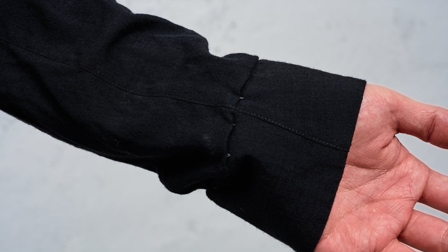 <span>27.1</span><span>"DISPLACEMENT"</span>INSIDE SHIRT<br>SUPER 140' VERGIN WOOL<br>BLACK