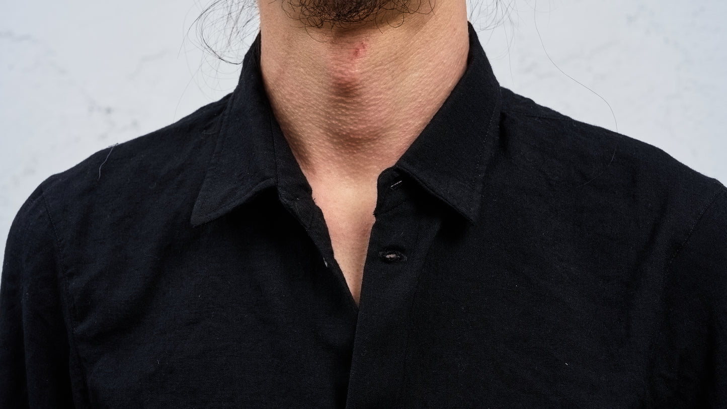 <span>27.1</span><span>"DISPLACEMENT"</span>INSIDE SHIRT<br>SUPER 140' VERGIN WOOL<br>BLACK