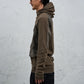 <span>27.1</span><span>"DISPLACEMENT"</span>HOODED POCKET SWEATER<br>COTTON PIQUE<br>OLIVE