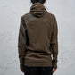 <span>27.1</span><span>"DISPLACEMENT"</span>HOODED POCKET SWEATER<br>COTTON PIQUE<br>OLIVE