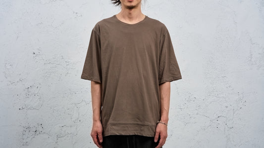 <span>27.1</span><span>"DISPLACEMENT"</span>T-SHIRTS S/S OVERSIZED<br>SUPIMA COTTON 40'/1<br>BEIGE