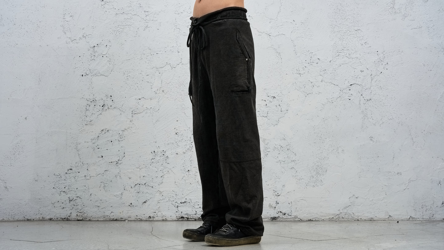 <span>27.1</span><span>"DISPLACEMENT"</span>SWEAT PANTS LOOSE<br>UNBALANCED COTTON JERSEY<br>CARBON